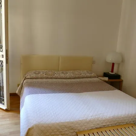 Santo Stefano 144 *
